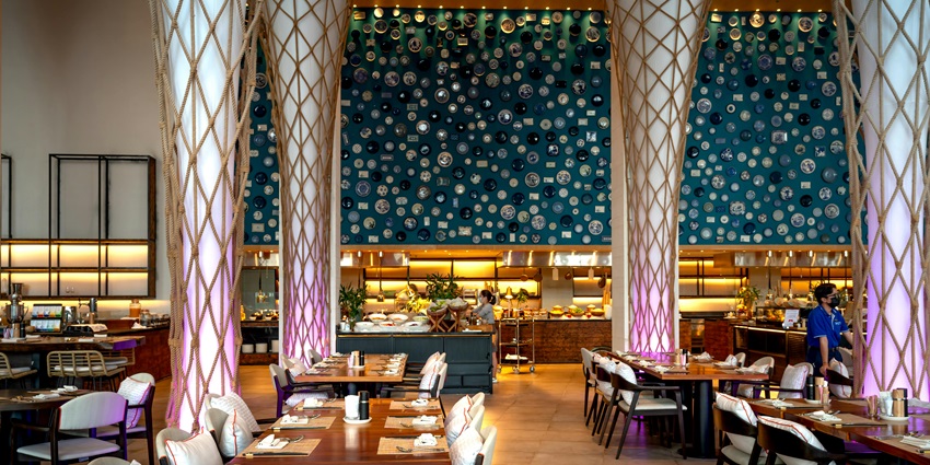 Upscale music lounge in Geylang, Singapore with live performances, plush seating, and a chic ambiance for nightlife lovers, one of the best spots for Geylang Singapore nightlife.