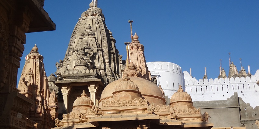108 Gambhira Parshvnath Swami Temple offers peace, community, and spirituality.