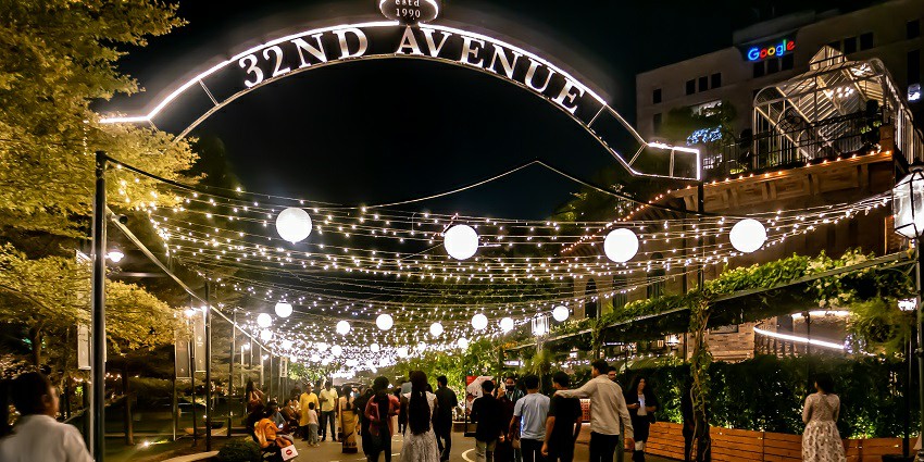A treat to the eyes, 32nd Avenue is one of the best places to visit in Gurgaon in evening.
