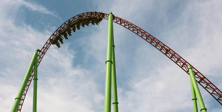 People enjoying a thrilling ride at the famous tourist attraction of Maharashtra.