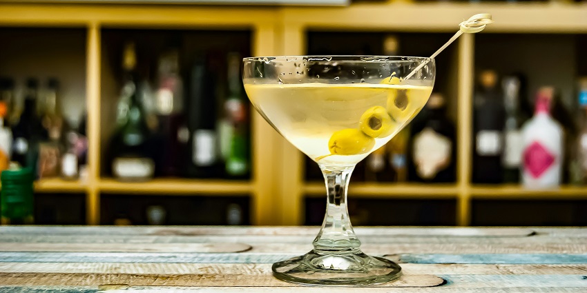 A Martini mixed with gin and vermouth as you classicaly do, at ATox Pub in Pondicherry