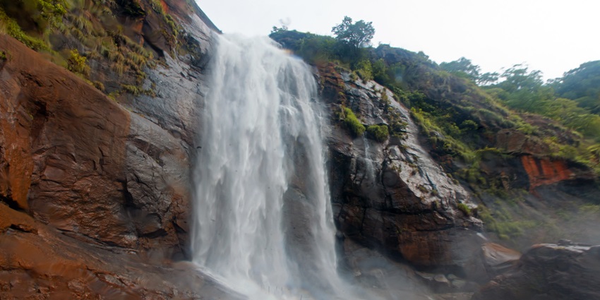 Aagaya Gangai Waterfall is a scenic natural waterfall cascading down beautifully.