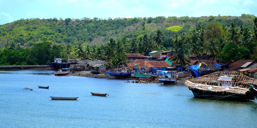 Beautiful view of Aare Ware Beach, highly ornamented with pristine sand and clear waters.
