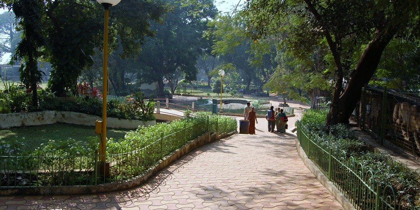 Aarey Bhaskar Garden in Goregaon offers scenic trails for joggers and nature lovers.