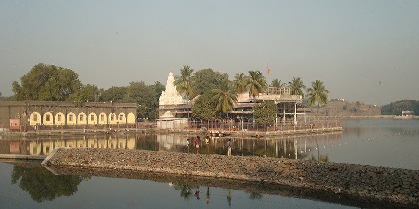 Festive celebrations at Siddheshwar Temple during the auspicious occasion of Mahashivaratri.