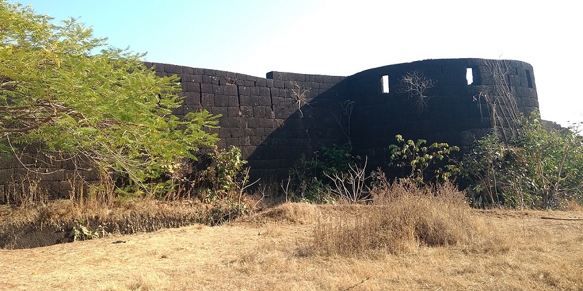 Gopalgad Fort is located in Anjanvel village, Chiplun in Maharashtra.
