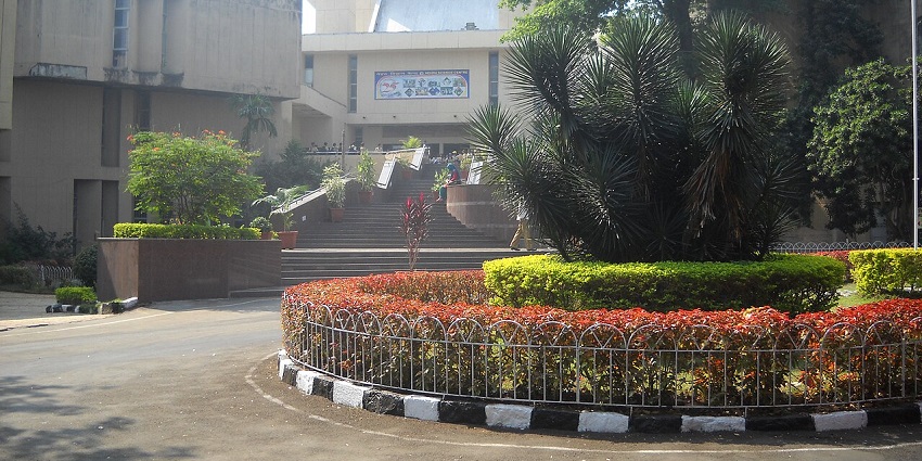 Nehru Science Centre is one of the top tourist attractions in Mumbai with exhibitions and artefacts
