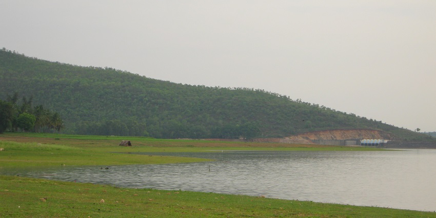 A scenic view of the Kanva Dam, a famous thing to see in Ramanagara, Bangalore, Karnataka.