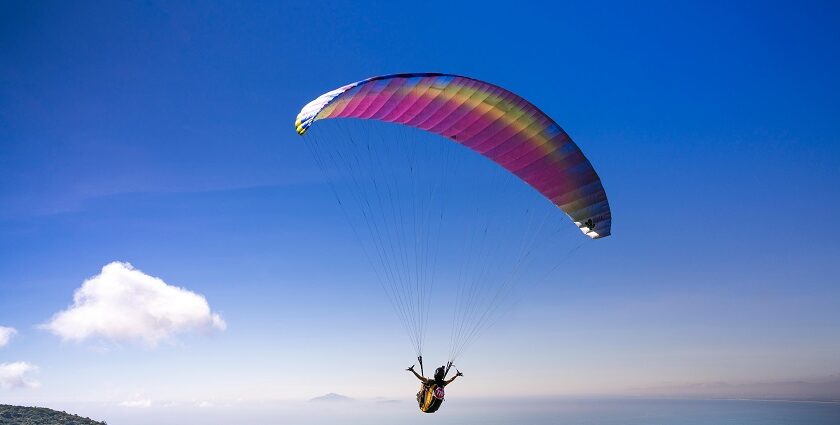 A picture of a daredevil paragliding near Mumbai to exhibit adventure sports in Mumbai.