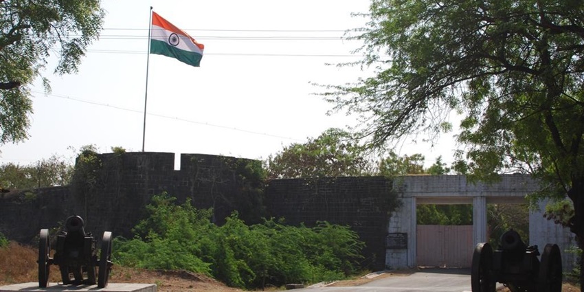 Ahmednagar Fort, a historic landmark showcasing impressive architecture and heritage.