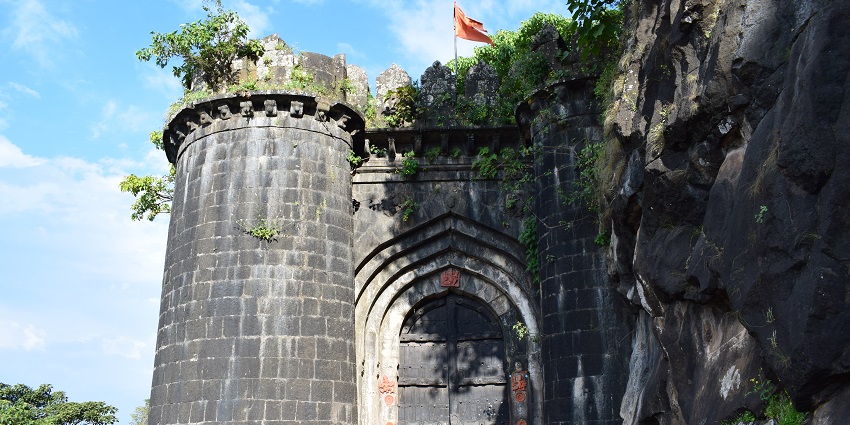 The ruins of Ajinkyatara Fort, which is one of the best places to visit near Satara.