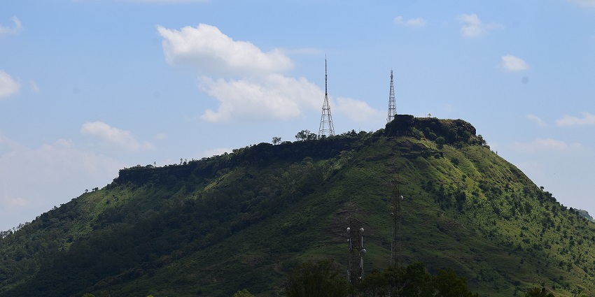 Ajinkyatara Fort stands tall and is a popular destination nearby