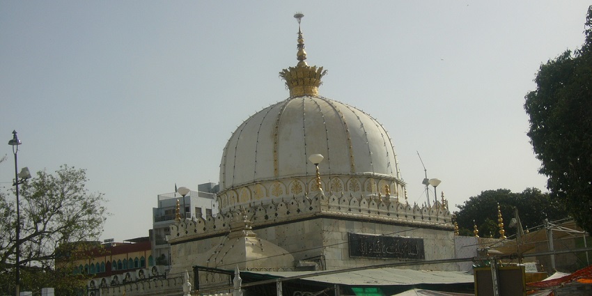 Ana Sagar Lake in Ajmer is among the best places to visit in Rajasthan in November.