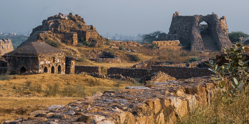 Iamge of a fort ruins surrounded by green grass during day time view - explore Akola Fort
