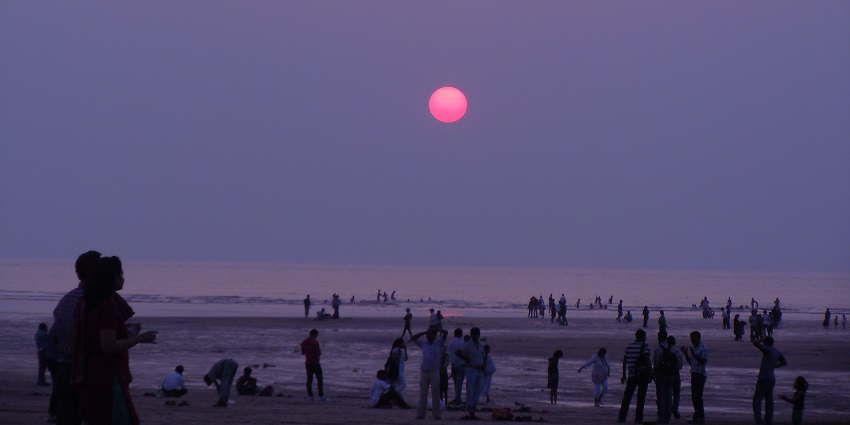 Aksa Beach offers clean shorelines and palm trees, perfect for a family picnic and best Places to Visit in Kandivali