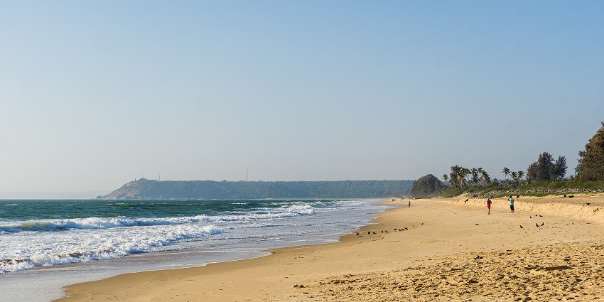 Picturesque view of the Akshi beach shoreline on a sunny day