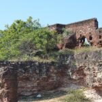 Alamparai Fort showcases historical architecture and stunning coastal views around it.