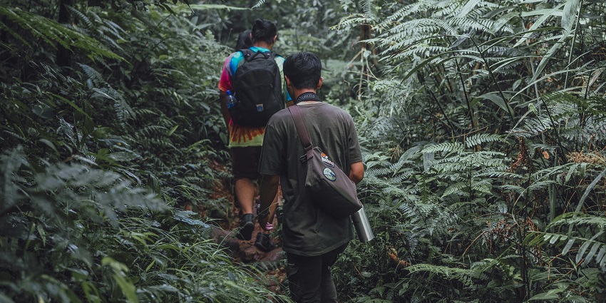 A beautiful picture captured from trekking in Alang, Madan and Kulang Peaks.