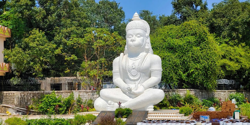 Beautiful image of the Bhagwan Hanuman temple in Mumbai amidst the lush greenery