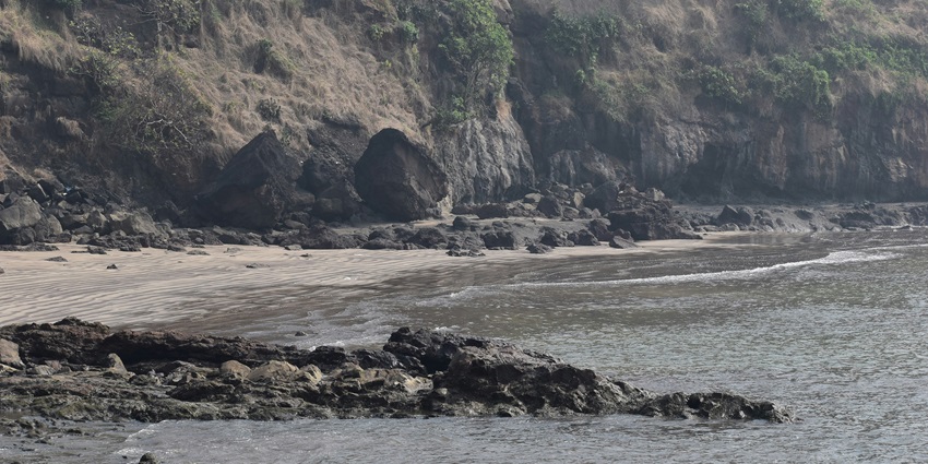 An image showing Alibaug and the serene environment with the surrounding greenery.