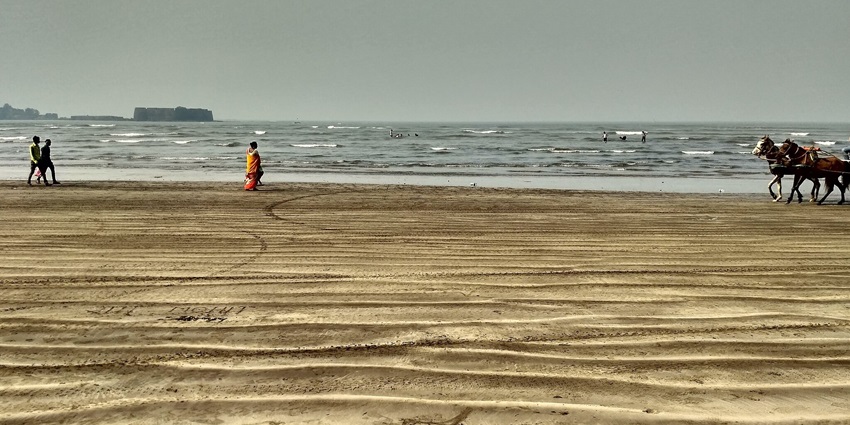 A glimpse of Alibaug Beach with shallow waters Is one of the beaches in Maharashtra.