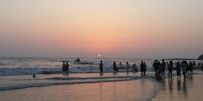 Breathtaking view of Alibaug Beach, a popular coastal destination among beaches near Thane
