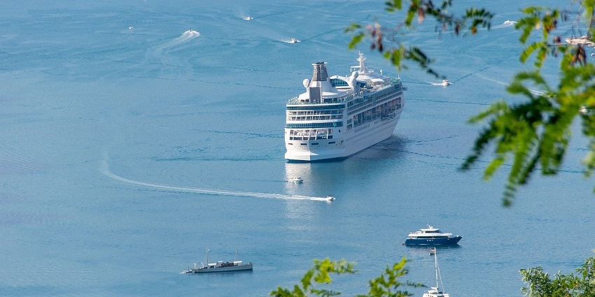 Aerial view of sea water and a ship around clear blue water - enjoy of All White Cruise Party in Mumbai