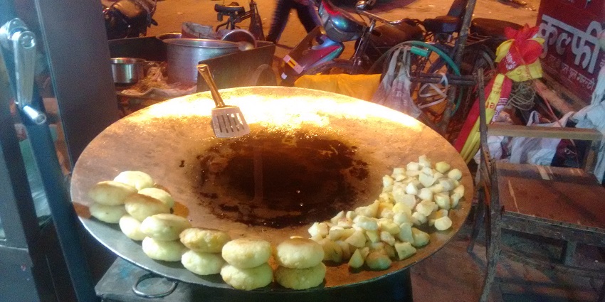 Aloo tikki is one of the most delicious and famous street food in Amritsar for travellers.