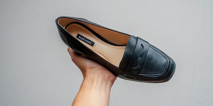 You should check the tags labelled on the shoes to verify the brand you’re buying from.