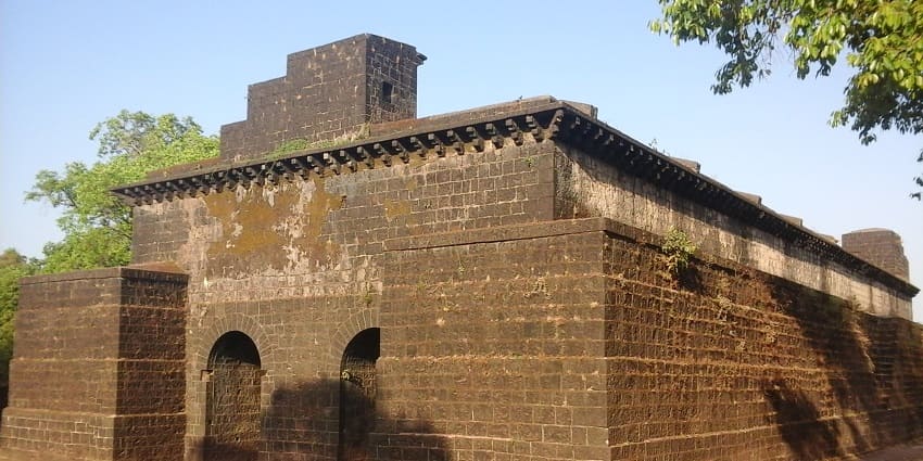 An image of the sideways view of the Ambarkhana, a popular place near Panhala Fort.