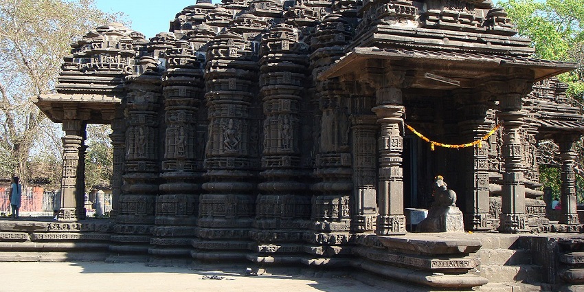 Ambarnath Shiva Temple is one of the unique Maharashtra Shiva temples with stone carvings