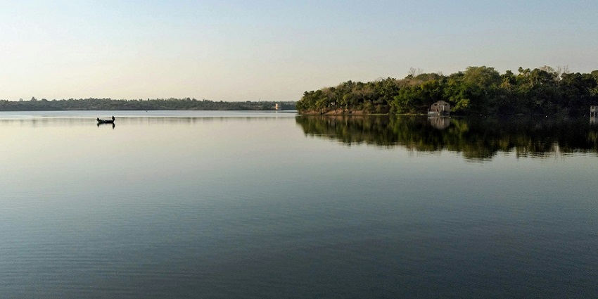 A beautiful view of Ambazari Lake, a tourist attraction near WaghVille Water Park.