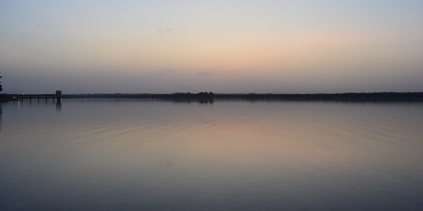 A beautiful Ambazari Lake during sunset, one of the popular places near Nagpur for weekend trip