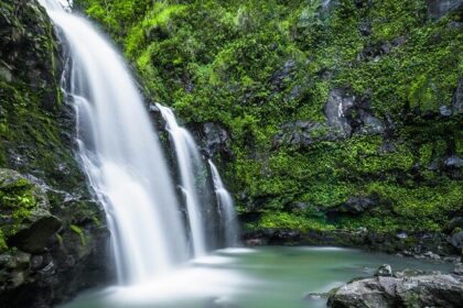 A picturesque view of Amboli Waterfall in Maharashtra cascading down rocky cliffs.