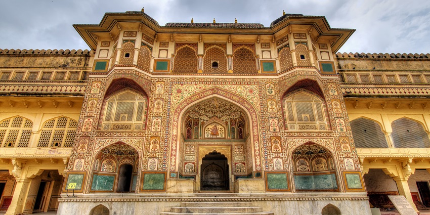 Amer Fort is one of the best places to visit in Gurgaon within 300km for history lovers