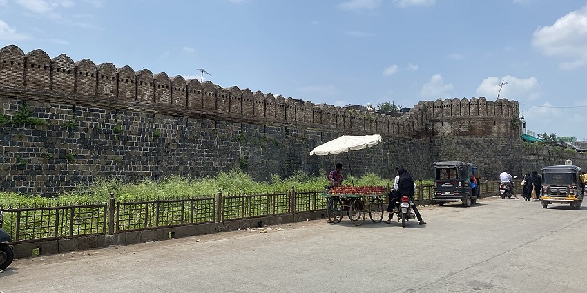 Amravati Fort, an 18th-century structure, offers panoramic views and reflects Maharashtra's heritage.