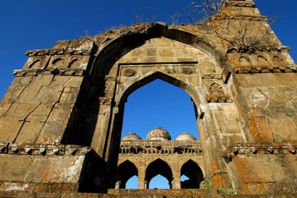 Amravati Fort in Maharashtra showcases intricate designs and offers panoramic views.