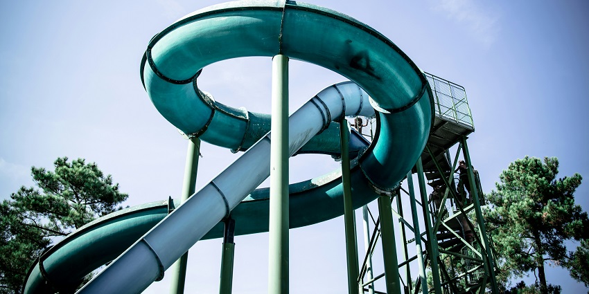 A close-up view of a thrilling spiral ride at the famous leisure hub of Maharashtra.