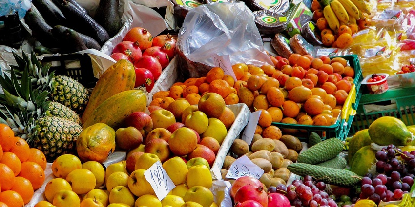 Andheri Lokhandwala Market is one of the lively places to visit near Juhu Beach.