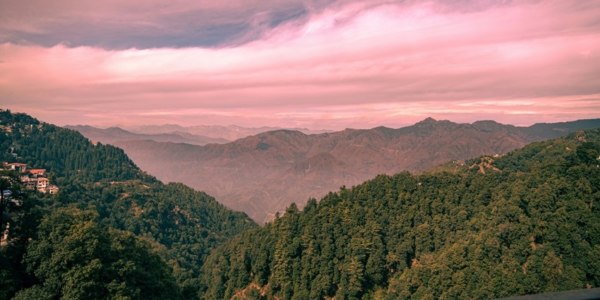 Magnificent view of the valleys of Andretta, one of the places to visit near Pathankot