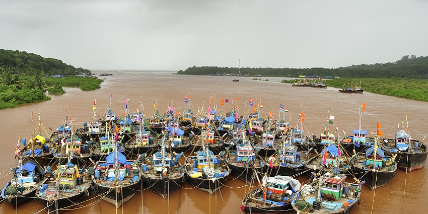 The serene Anjarle Beach is one of the best places to visit near Ratnagiri, Maharashtra.