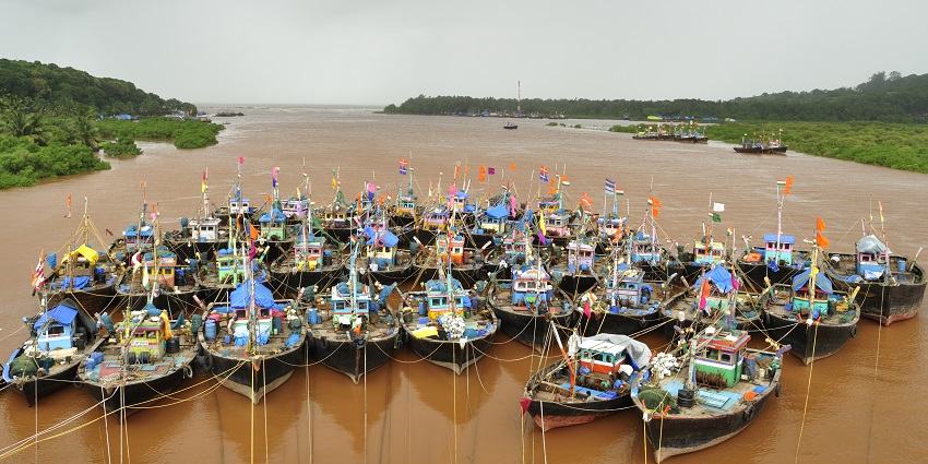 A view of Anjarle Beach in Konkan, one of the best places near Panhalekaji Caves.