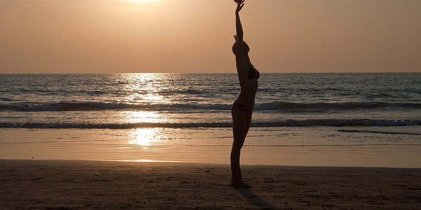 Art performer at sunset in Arambol Beach.