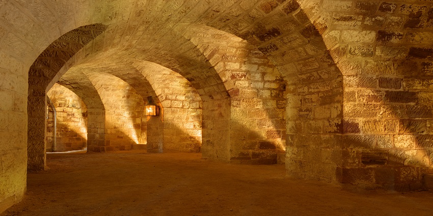 A photograph of Arnala fort showing caves - one of the places to visit near Palghar.