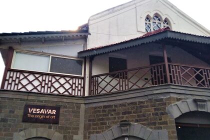 Vesavar Art Gallery in Pune is filled with beautiful art pieces.