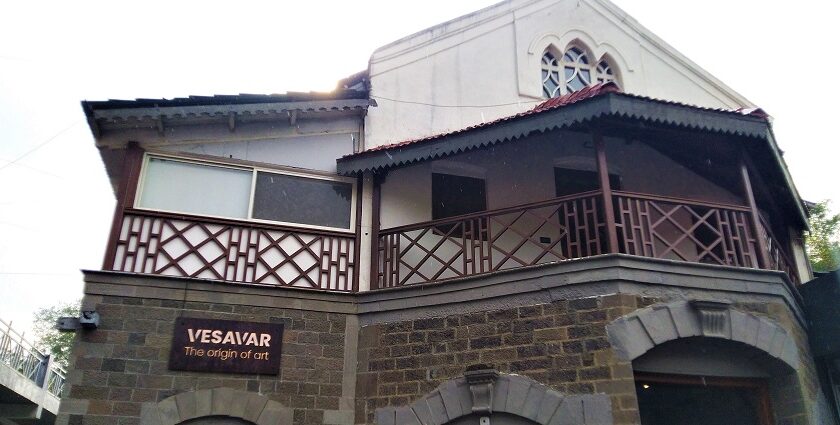 Vesavar Art Gallery in Pune is filled with beautiful art pieces.