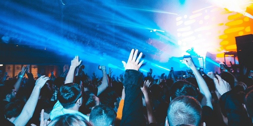 Have an unique rave experience showcasing art and immersive music atmosphere.