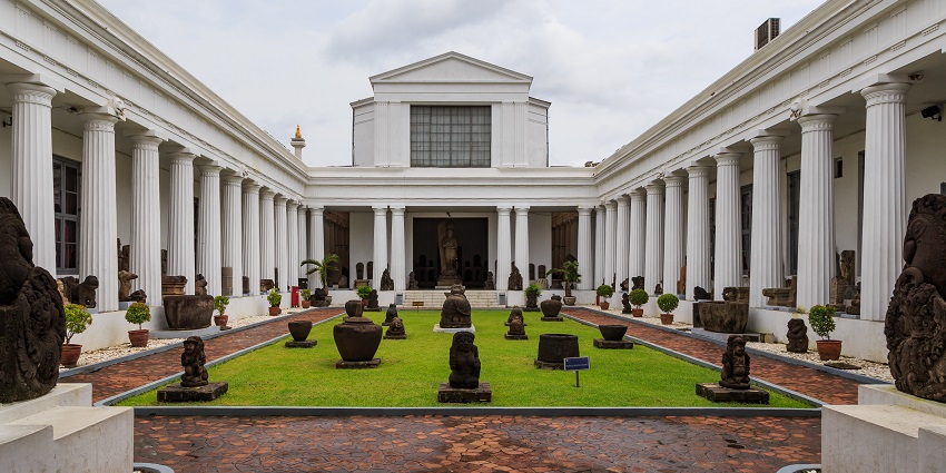 View inside the courtyard of the Art museum MACAN