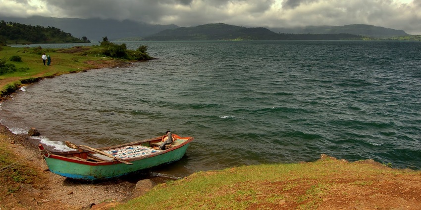 A serene glimpse of Arthur Lake, one of the serene places to visit near Igatpuri.