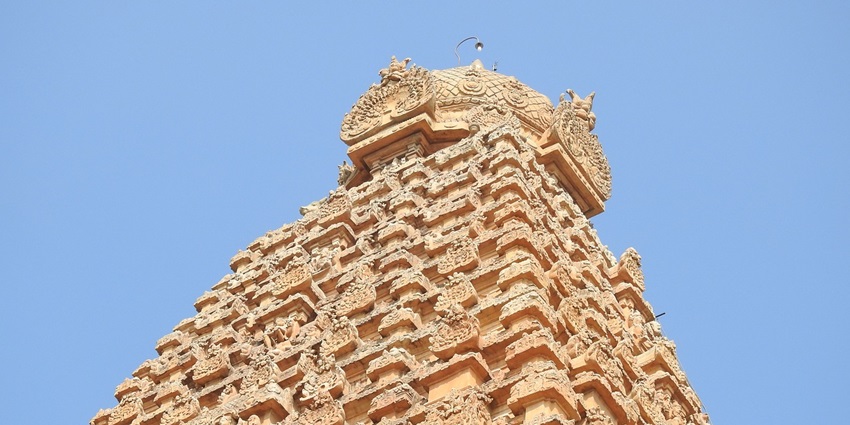 Scenic view of Arulmigu Thiru Kutralanathar Temple.